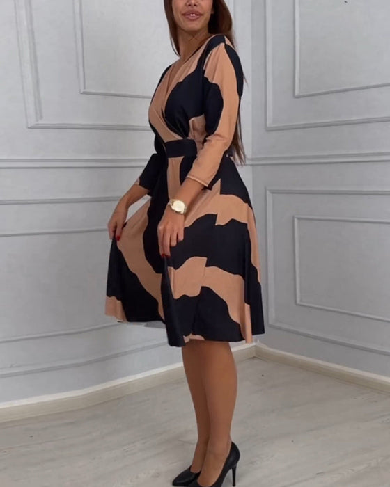 Wintażowa sukienka linii A z nadrukiem