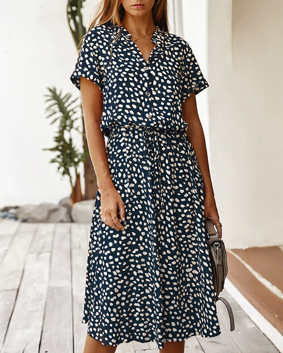 Sukienka z dekoltem V w kropki