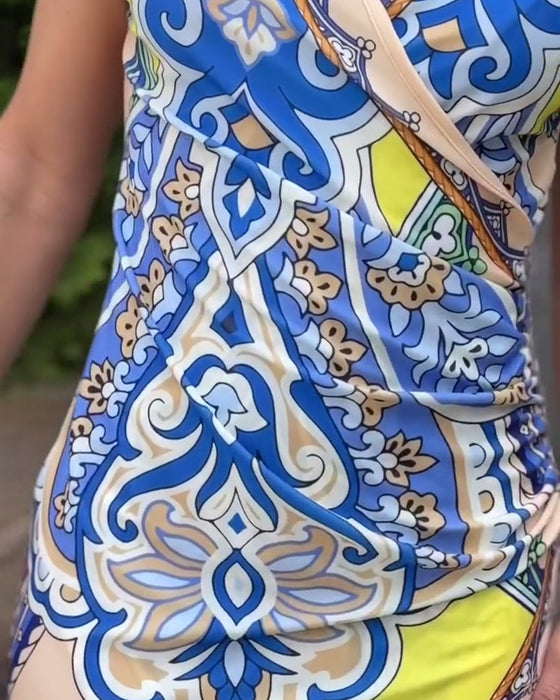 Elegancka sukienka w stylu vintage z dekoltem w kształcie litery V