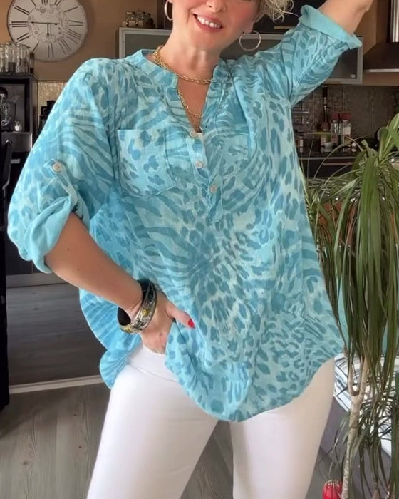 Bluzka z nadrukiem i dekoltem w kształcie litery V zapinana na guziki z rękawami trzy czwarte