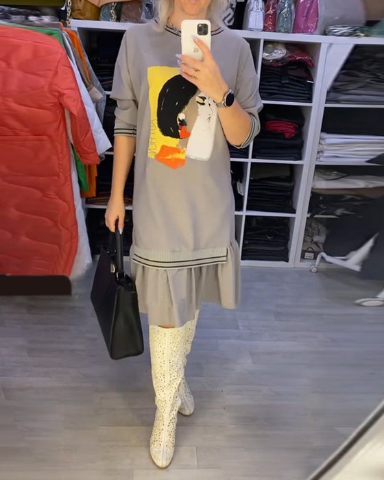 Sukienka o ciekawym kroju z długim rękawem