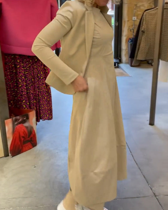 Sukienka w jednolitym kolorze z długim rękawem