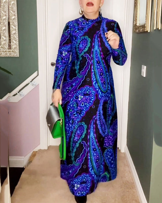 Elegancka sukienka we wzór paisley