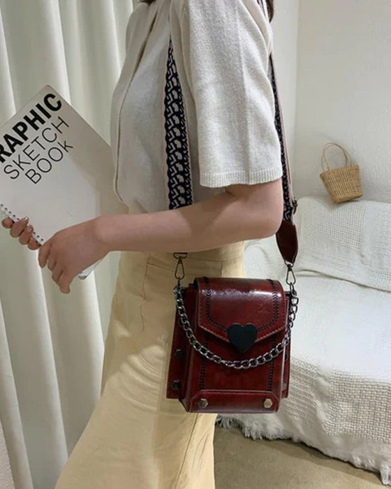 Damska torebka na łańcuszku