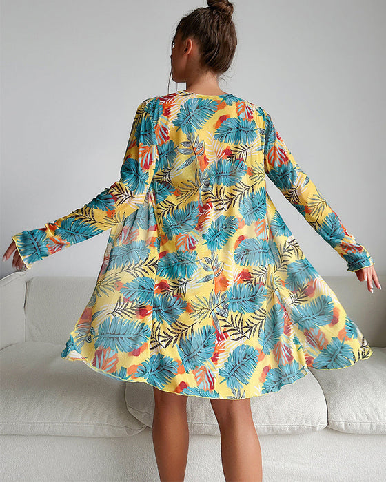 Trzyczęściowy zestaw strój kąpielowy i narzutka z modnym nadrukiem