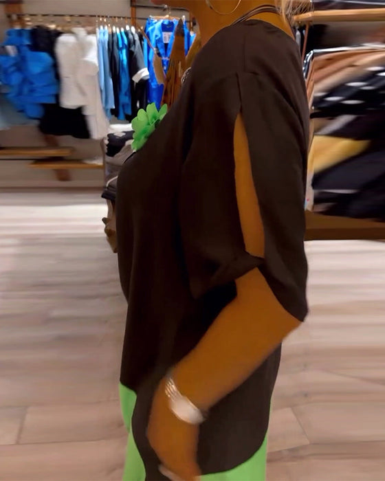 Sukienka z okrągłym dekoltem i luźnym nadrukiem w kolorze