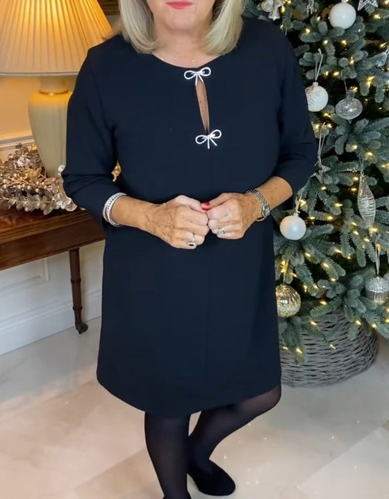 Prosta sukienka w jednolitym kolorze z okrągłym dekoltem