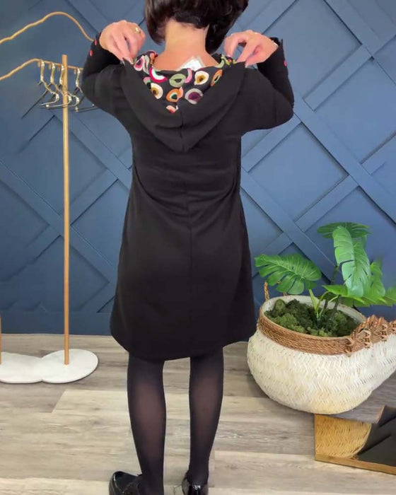 Sukienka swobodna z kapturem i zamkiem błyskawicznym w kształcie koła