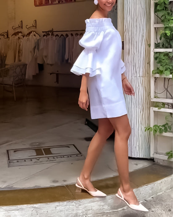 Sukienka na jedno ramię z rozkloszowanym rękawem