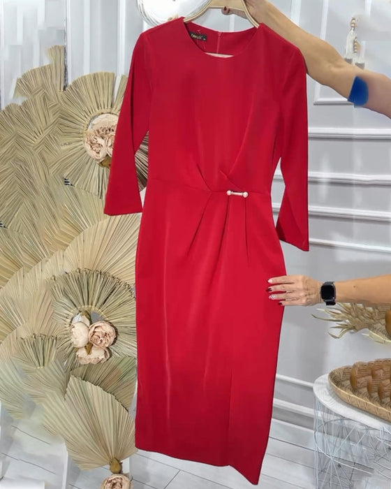 Romantyczna długa sukienka w jednolitym kolorze z okrągłym dekoltem