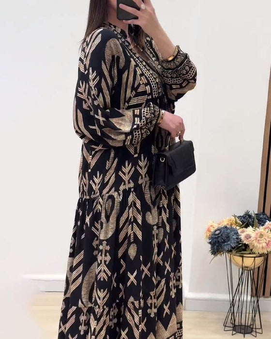 Sukienka z długimi rękawami i dekoltem w kształcie litery V