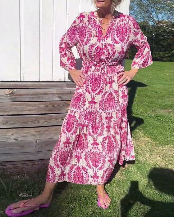 Sukienka z rękawami dzwonkowymi i sznurkiem z nadrukiem