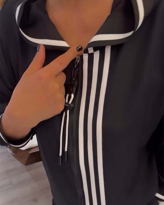 Dwuczęściowy komplet w paski z kapturem