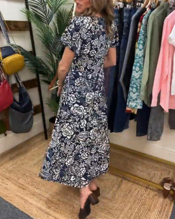 Długa sukienka z krótkim rękawem z kwiatowym nadrukiem