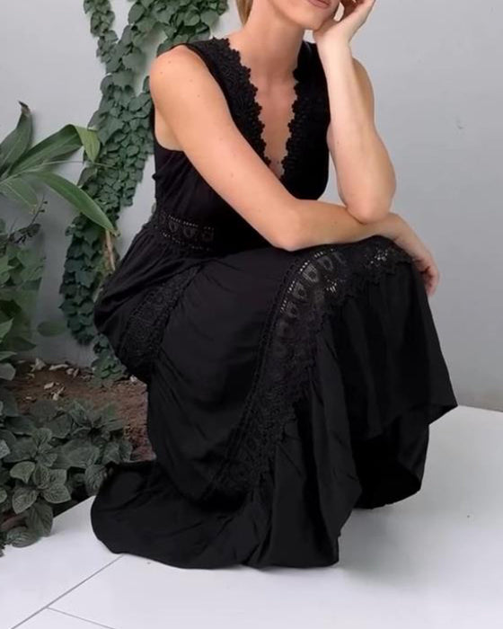 Koronkowa sukienka z dekoltem w kształcie litery V