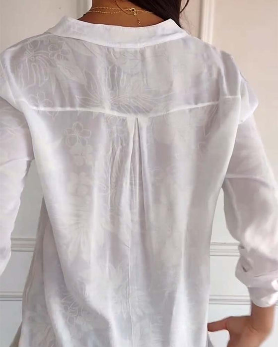 Patchworkowy top z cekinowym nadrukiem w liście