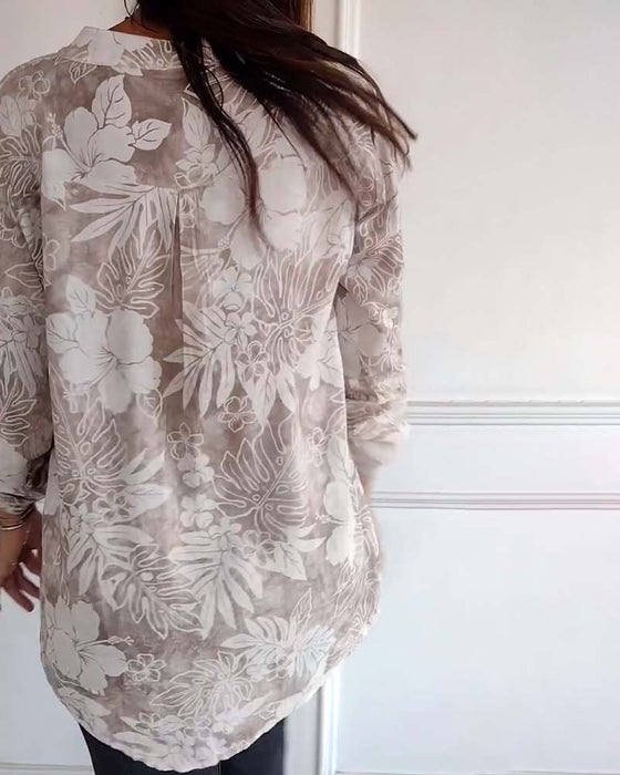 Patchworkowy top z cekinowym nadrukiem w liście