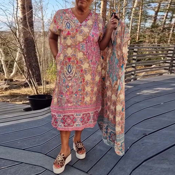 Sukienka Z Dekoltem W Serek Z Krótkim Rękawem Wzorzysta Prosta