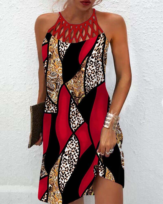 Sukienka w kontrastowym kolorze bez rękawów