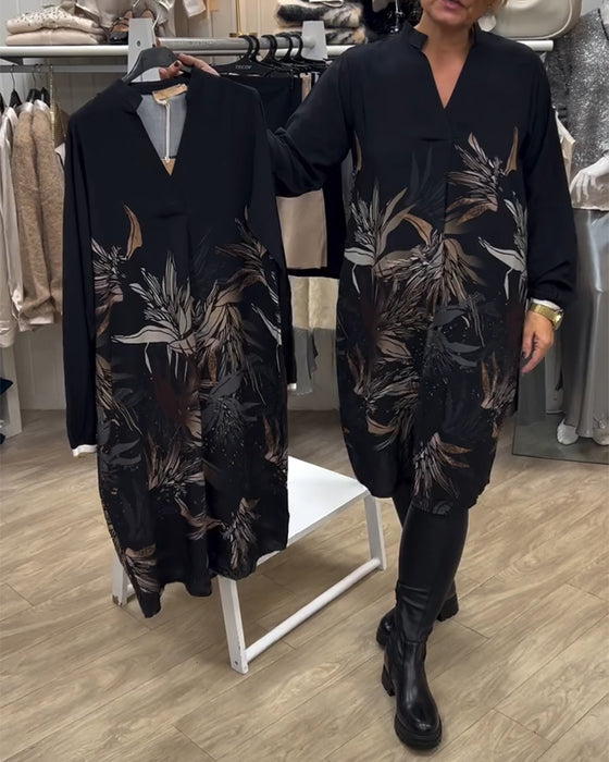 Sukienka Z Dekoltem W Szpic I Nadrukiem W Liście Z Długimi Rękawami