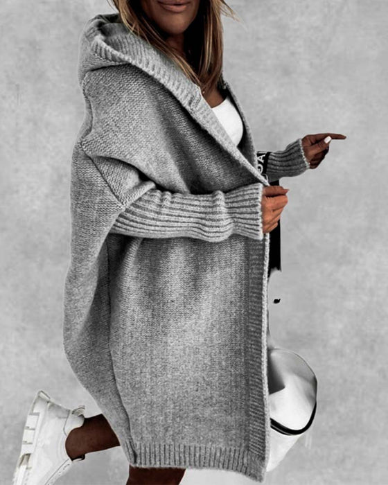 Kardigan z kapturem w kształcie nietoperza