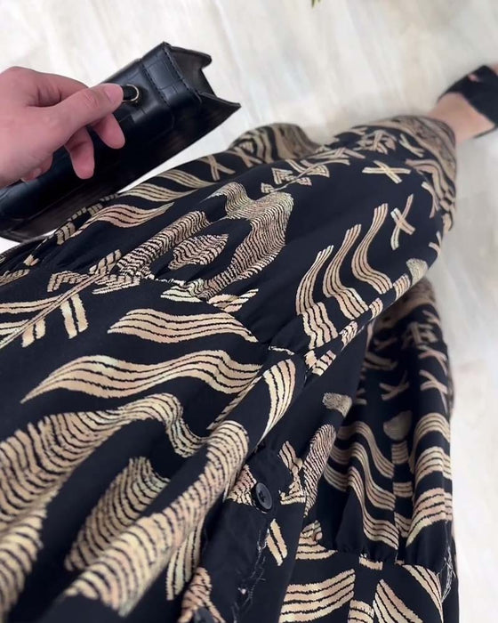 Sukienka z długimi rękawami i dekoltem w kształcie litery V