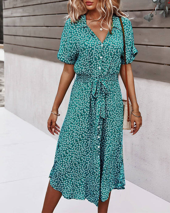 Sukienka z krótkim rękawem i kwiatowymi nadrukami