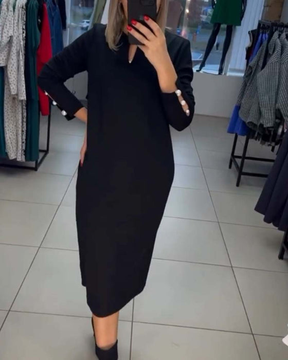 Elegancka sukienka zapinana na perłowe guziki