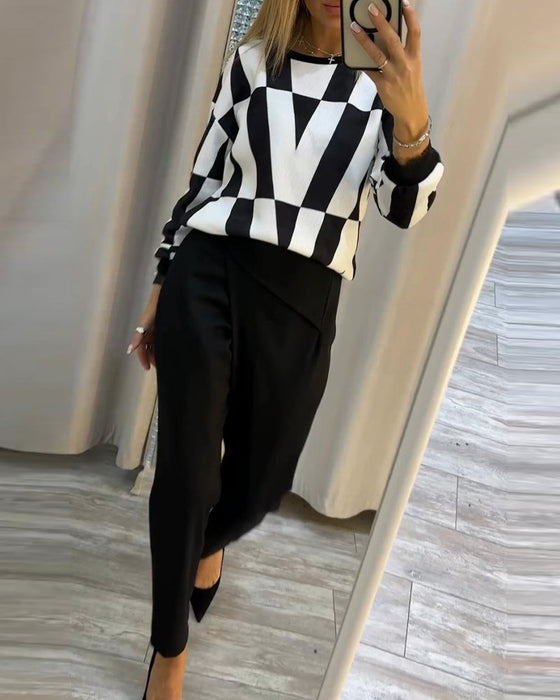 Bluza z okrągłym dekoltem i nadrukiem w kształcie litery V