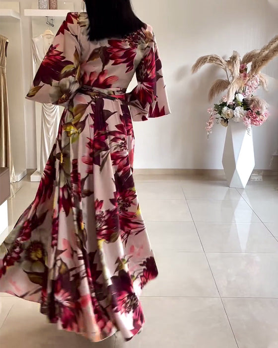 Sukienka z rękawami trzy czwarte w kwiatowy wzór