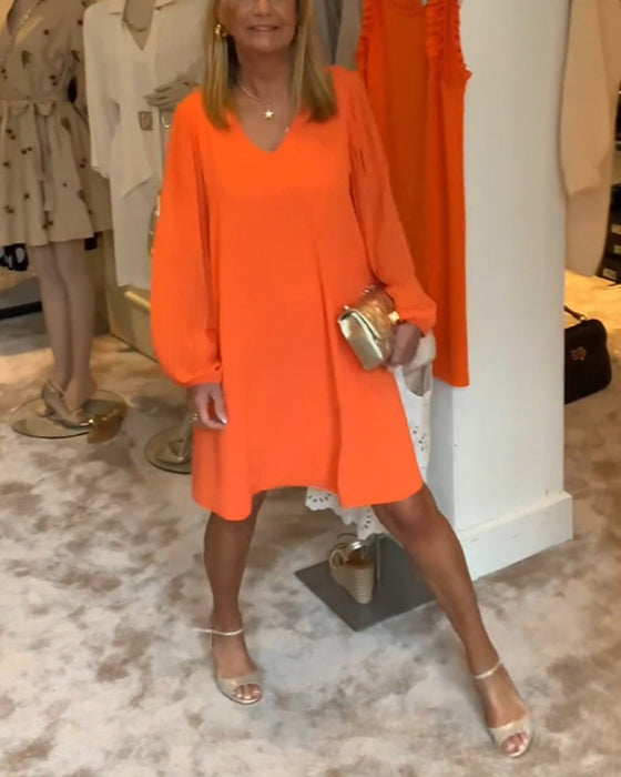 Sukienka w jednolitym kolorze z rękawami typu lampion i dekoltem w kształcie litery V