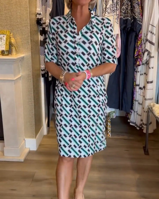 Sukienka z nadrukiem geometrycznym i dekoltem V