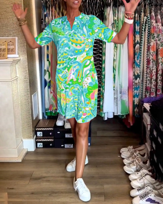 Sukienka z kieszeniami i nadrukiem z krótkim rękawkiem