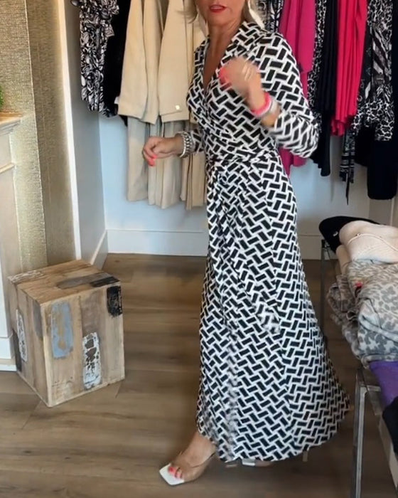 Sukienki z elementami wyszczuplającymi i nadrukami