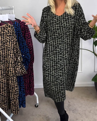 Sukienka w stylu retro w kropki z dekoltem w kształcie litery V