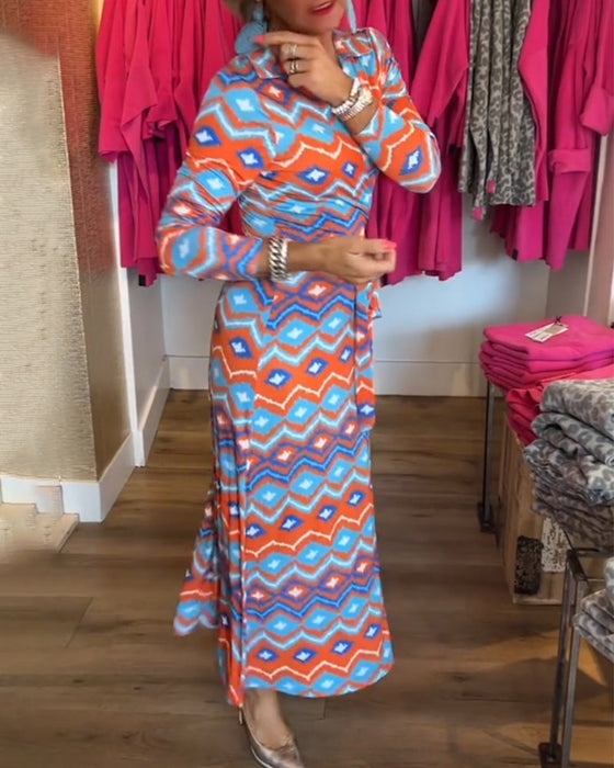 Sukienka z kolorowymi nadrukami