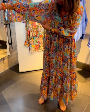 Długa sukienka z nadrukiem w kształcie litery A i dekoltem w kształcie litery V