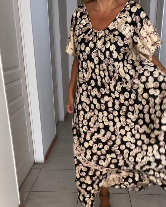 Sukienka z krótkim rękawkiem i dekoltem w kształcie litery V