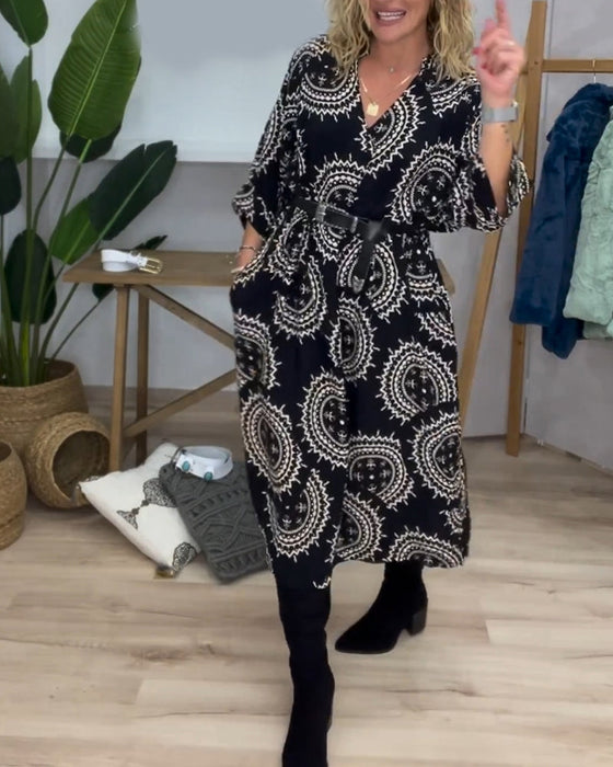 Sukienka z dekoltem w kształcie litery V i długim rękawem