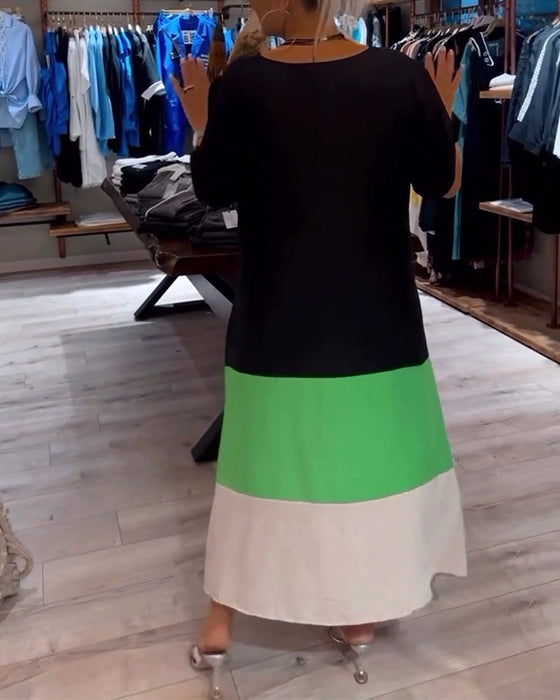 Sukienka z okrągłym dekoltem i luźnym nadrukiem w kolorze