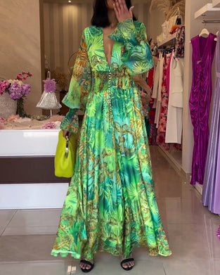 Sukienka z głębokim dekoltem w kształcie litery V