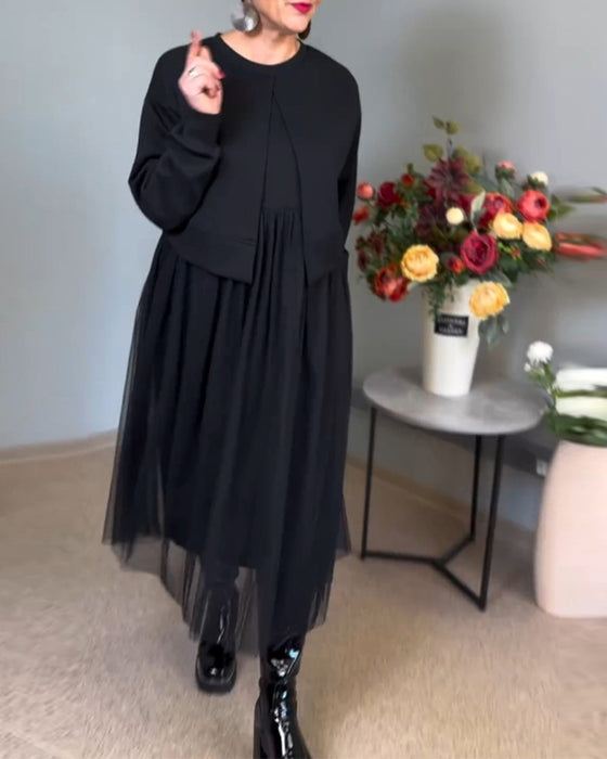 Nieregularne siateczkowe przeszycia w jednolitym kolorze i elegancka sukienka