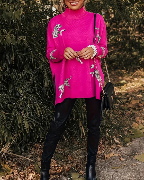 Stylowy luźny sweter z wysokim kołnierzem i nadrukiem w panterkę
