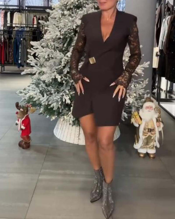 Sukienka Z Panelami Z Kantem, Głębokim Dekolletem W Formie V, Dopasowaną Sylwetką I Romantycznym Wibracją