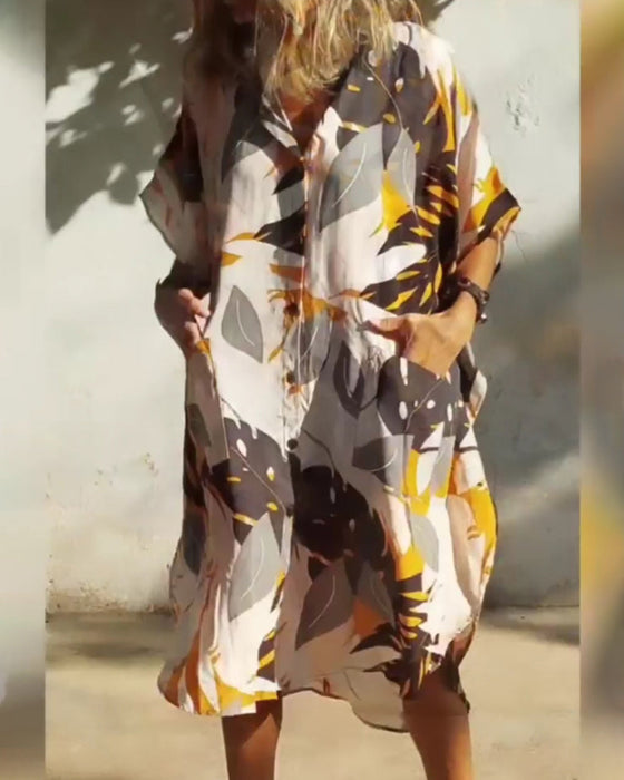 Sukienka z kieszeniami i nadrukiem liści