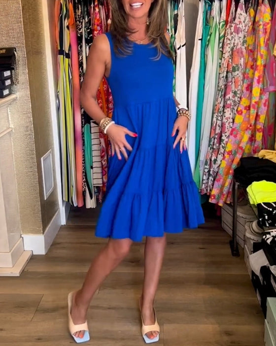 Sukienka o plisowanym kroju bez rękawów