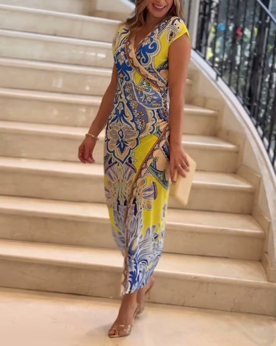 Elegancka sukienka w stylu vintage z dekoltem w kształcie litery V