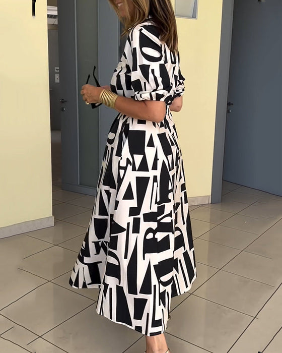 Sukienka z geometrycznym nadrukiem o luźnym kroju