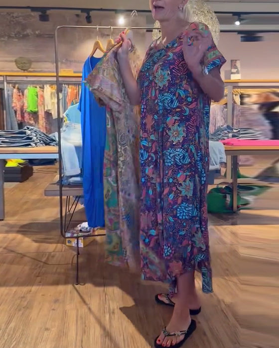 Długa sukienka z krótkim rękawem i okrągłym dekoltem z nadrukiem