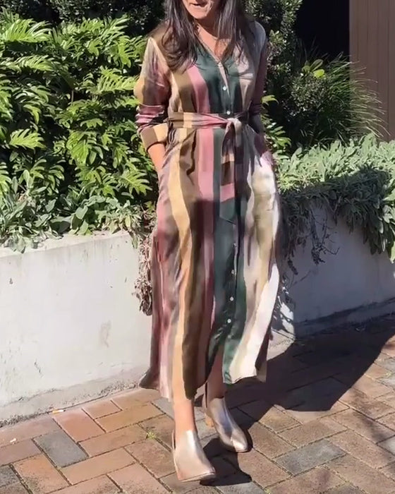 Sukienka w paski zapinana na guziki